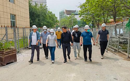 绷紧安全弦！91做爱
领导对院内改建工程开展安全检查