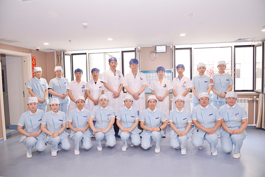 4疗区科室大合影.jpg