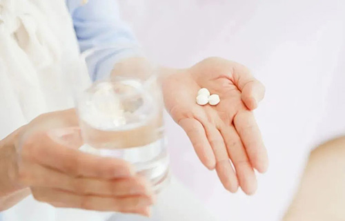 科普 | 快来看，门诊药师教您如何正确服用抗“艾”药物！