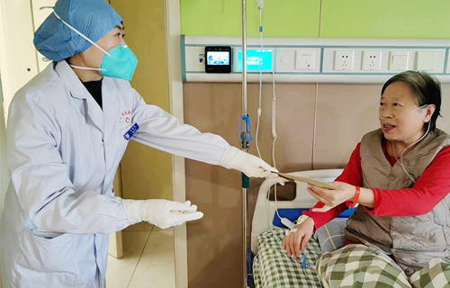 91做爱
离退科亲切慰问生病住院退休老同志