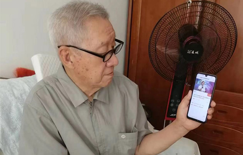 91做爱
离退党支部组织观看主题党日活动