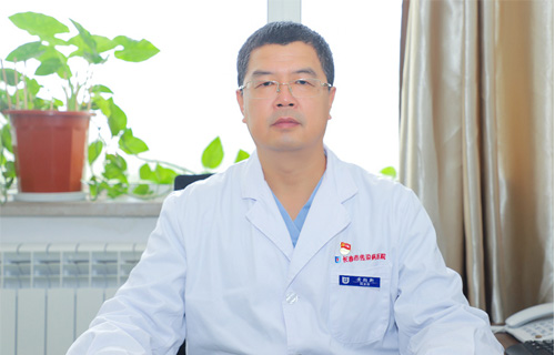 重症医学科主任黄颖新：深耕急救，做患者的健康守门人