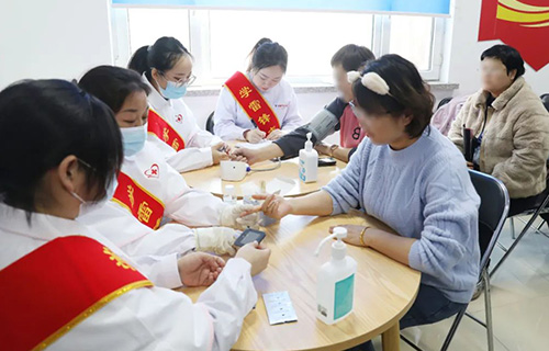 热辣滚烫女神节，义诊守护“她”健康