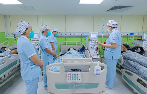 血液净化科：爱不停“析”，守护传染病患者的生命线