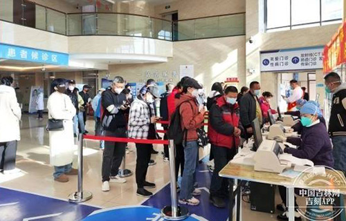 91做爱
举行惠民义诊活动