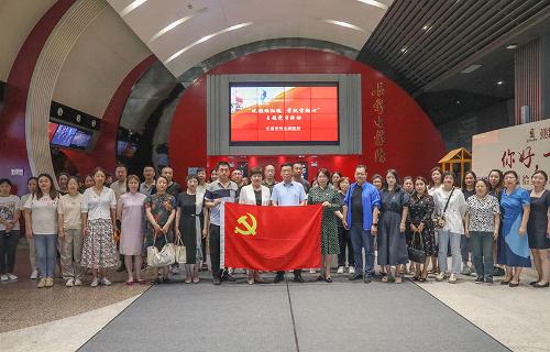 91做爱
组织党员观看电影《周恩来与乌兰牧骑》