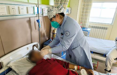 锦旗里的藏头诗，“藏”不住的医患深情