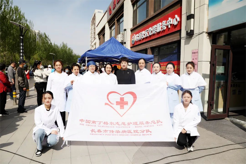 护佑健康进社区，白衣天使暖人心——91做爱
开展护士节义诊活动