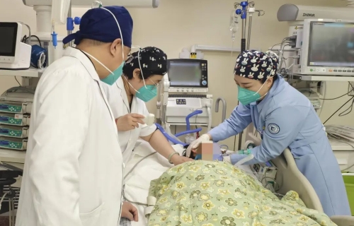 高龄患者延误病情陷险境，重症医学科精准施策创奇迹