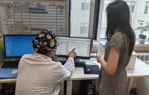 锦旗丨惊心动魄！一场“放气”之战，分秒必争护患者安全