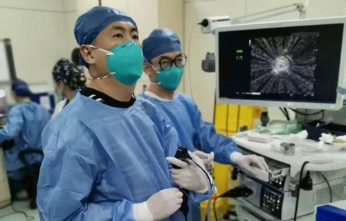 案例丨凌晨两点，这场床旁急救接力使大咯血患者惊险“逆转”