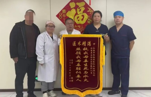 门诊故事箱丨74岁透析患者心率骤跌，团队专业协作力挽狂澜